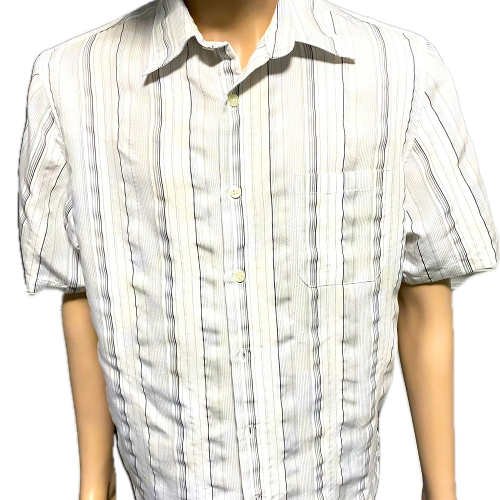 Men’s short sleeve dress shirt.  Medium.